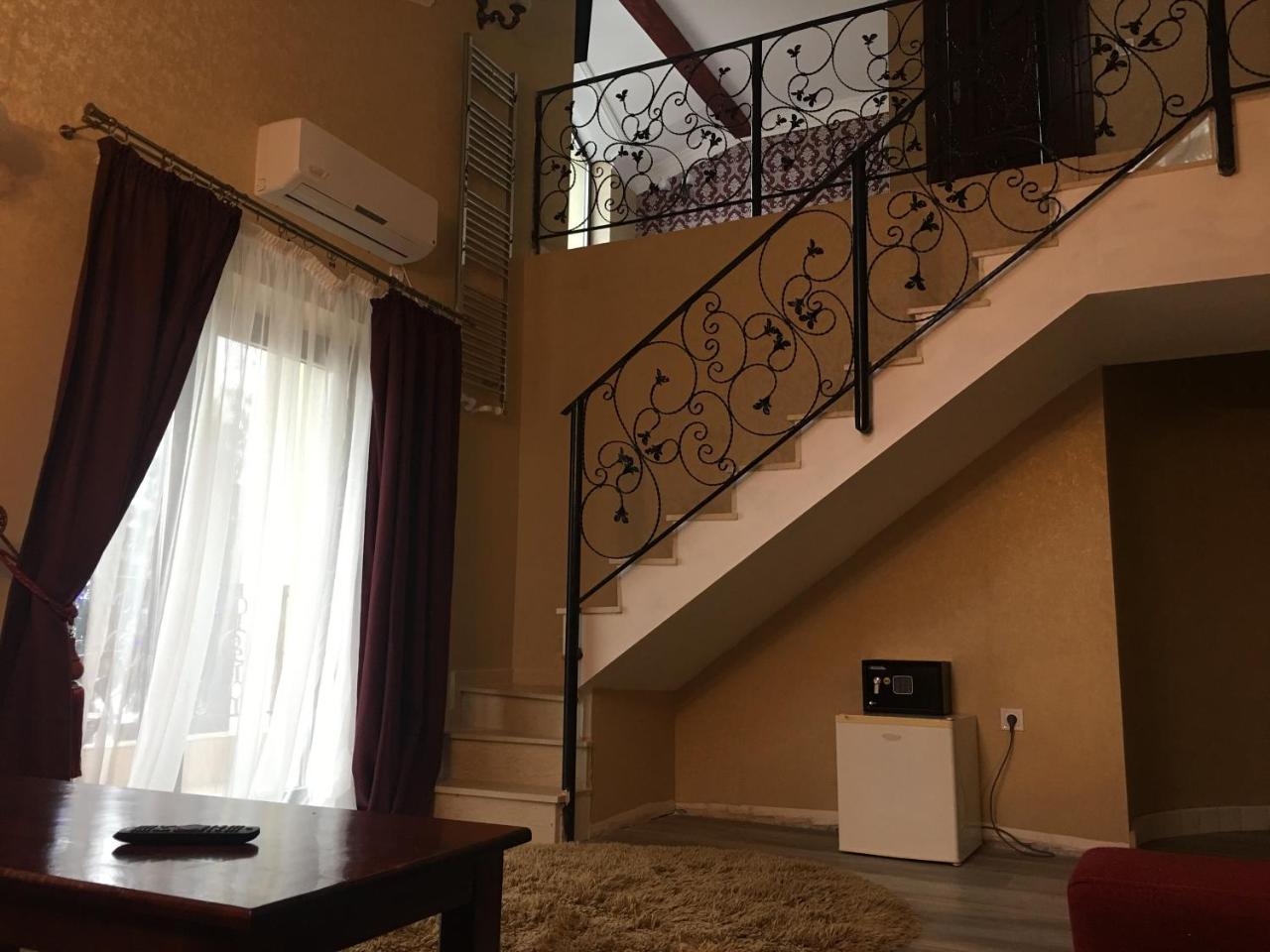 Edy'S Royal Predeal Hotel Exterior photo